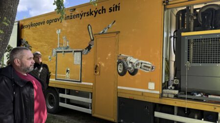 Bezvýkopovo a modernou technológiou sa obnovila kanalizácia na Ulici Mládeže