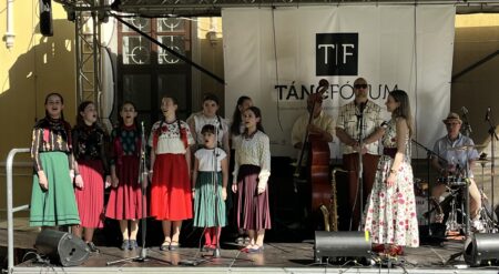 A Sáriromtól a táncházig